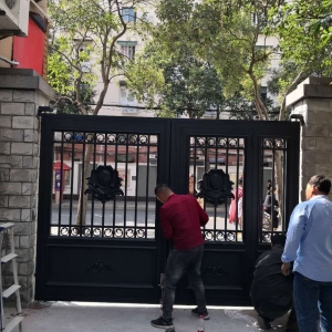 上海市法華鎮(zhèn)路727號鋁藝大門