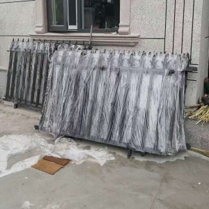 庭院圍欄鋁藝圍欄護(hù)欄